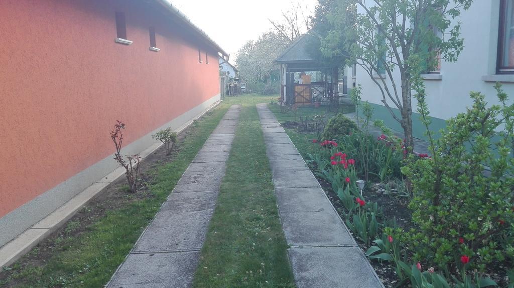 Hajdúszoboszló Plajbi Apartment מראה חיצוני תמונה