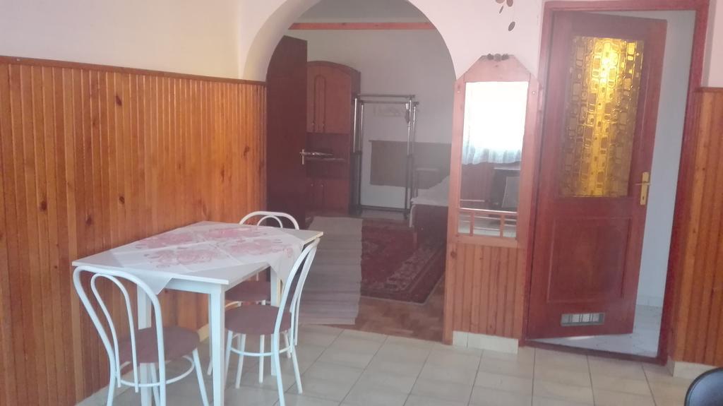 Hajdúszoboszló Plajbi Apartment מראה חיצוני תמונה
