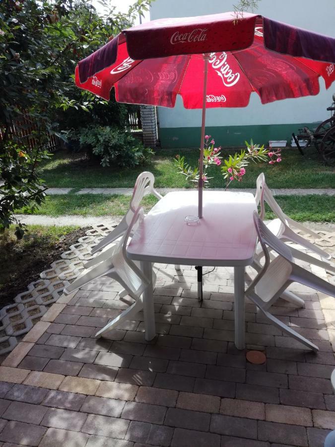 Hajdúszoboszló Plajbi Apartment מראה חיצוני תמונה