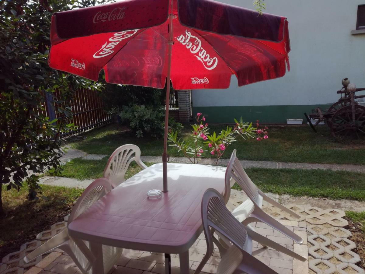 Hajdúszoboszló Plajbi Apartment מראה חיצוני תמונה